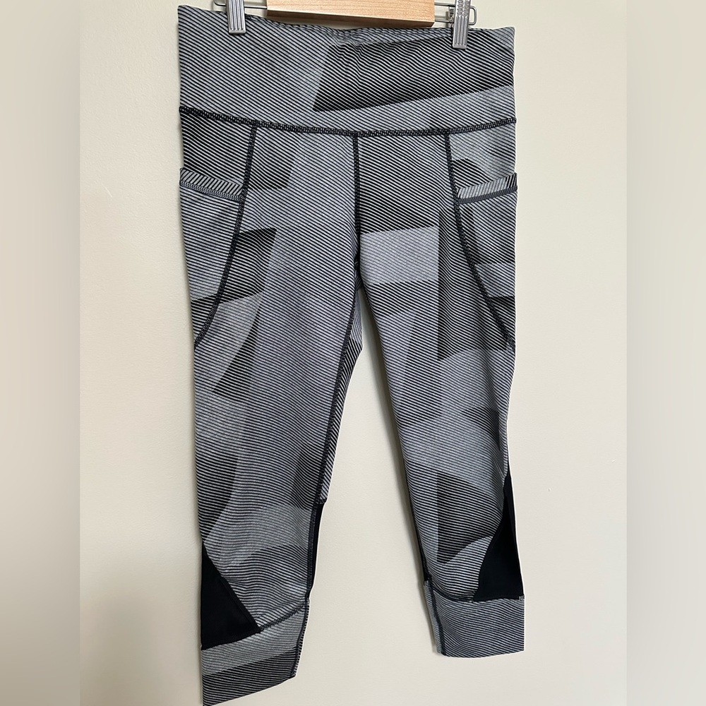 NWOT. Women’s Athleta Capri Leggings.